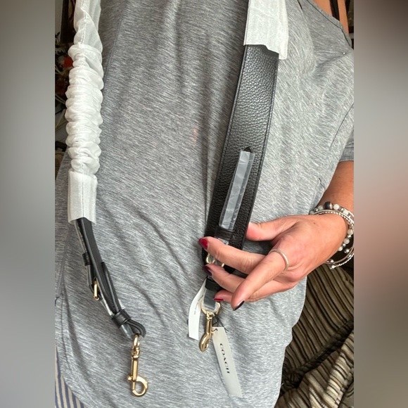 Authentic COACH Pebbled leather 1.75"W adjustable clasp bag belt - Picture 4 of 7